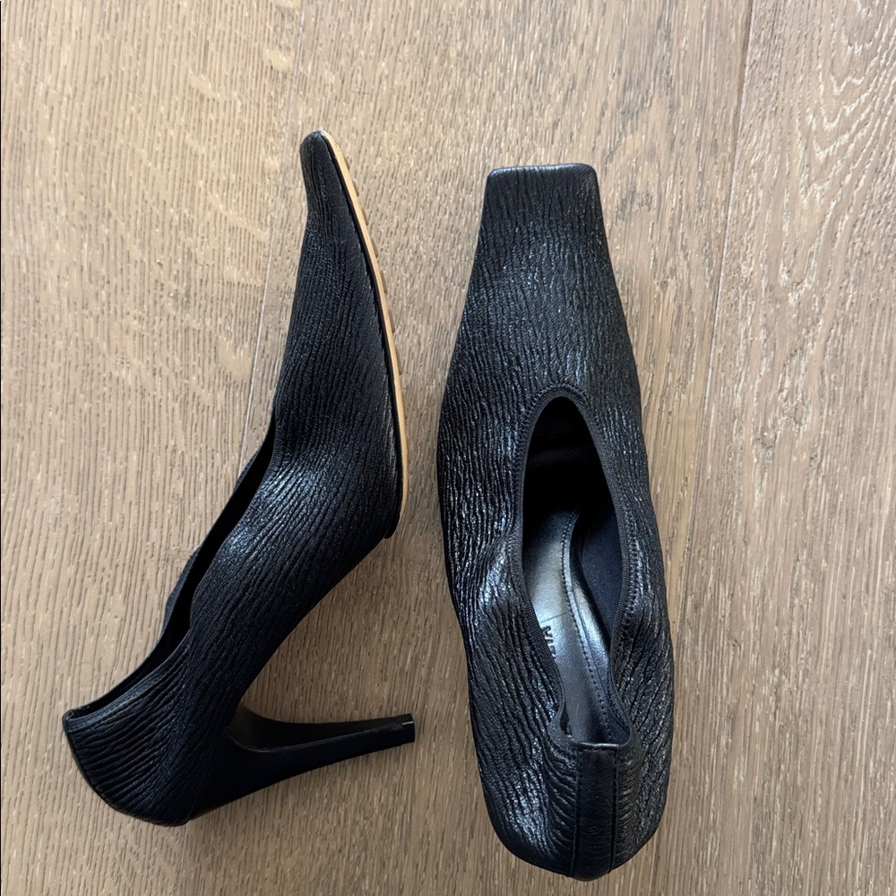 Bottega Veneta Black Leather Pumps 38
